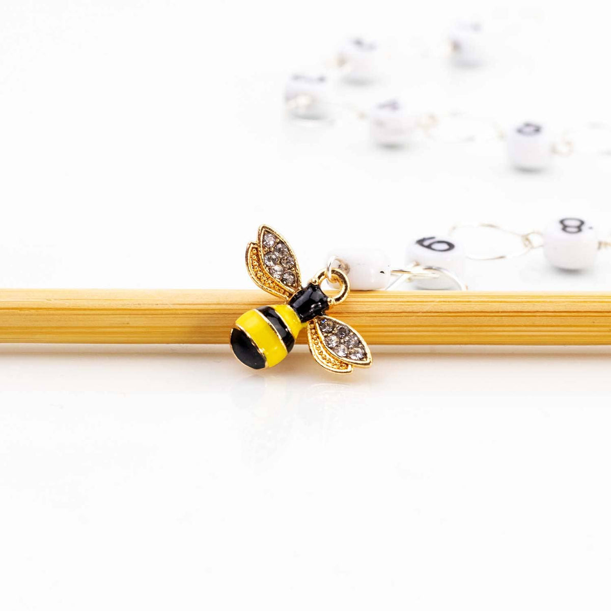Sparkle Bee Chain Row Counter: Large (up to US 10.5 needle / K hook) / Gold